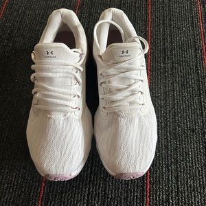 Under Armor brand new 10 sneakers